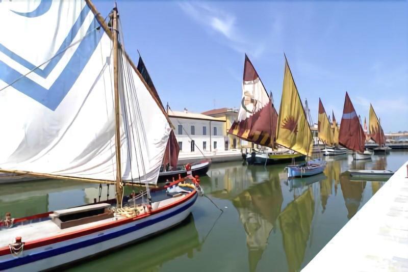 Hotel Trevi Cesenatico Exteriör bild