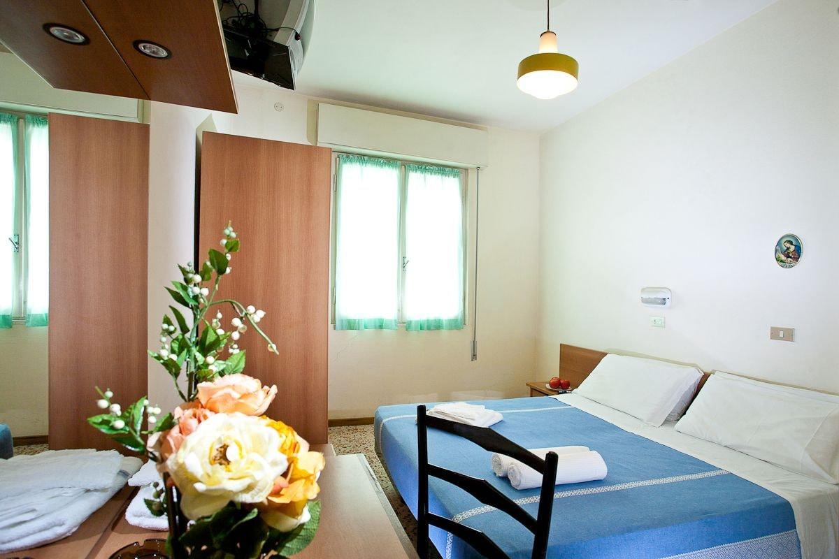 Hotel Trevi Cesenatico Exteriör bild