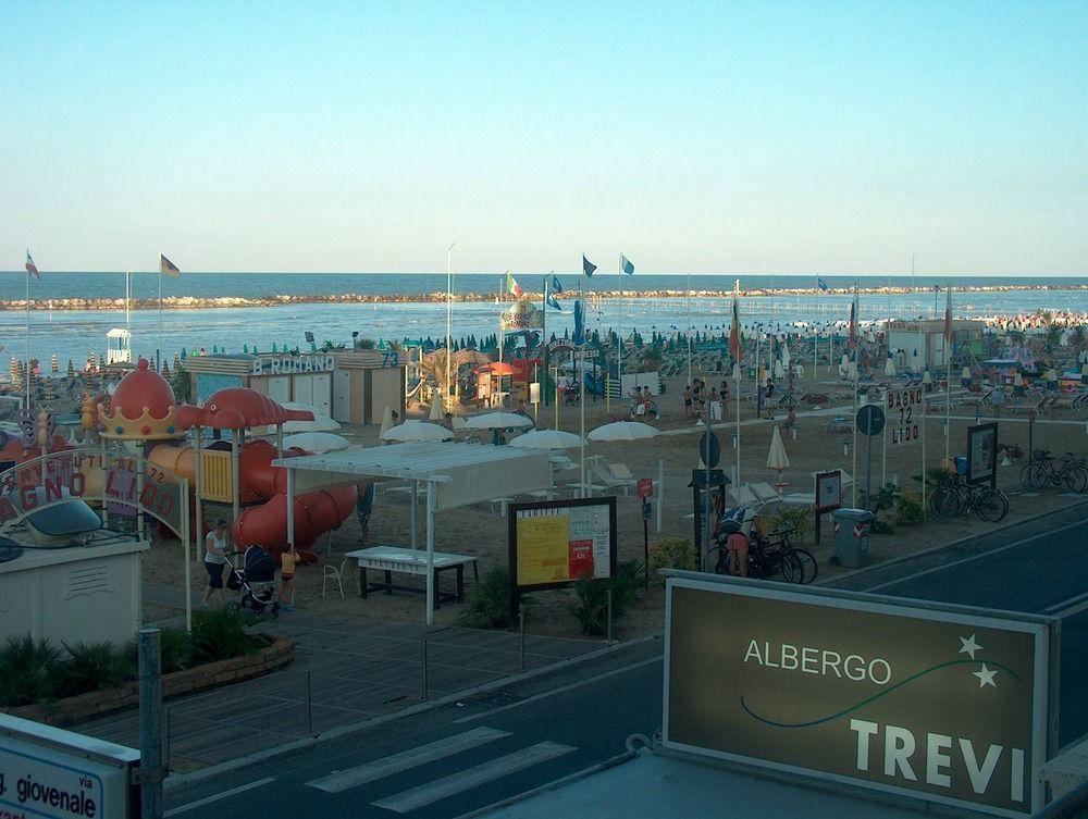 Hotel Trevi Cesenatico Exteriör bild