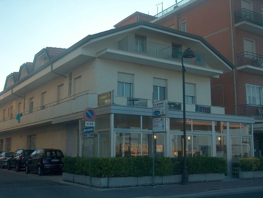 Hotel Trevi Cesenatico Exteriör bild