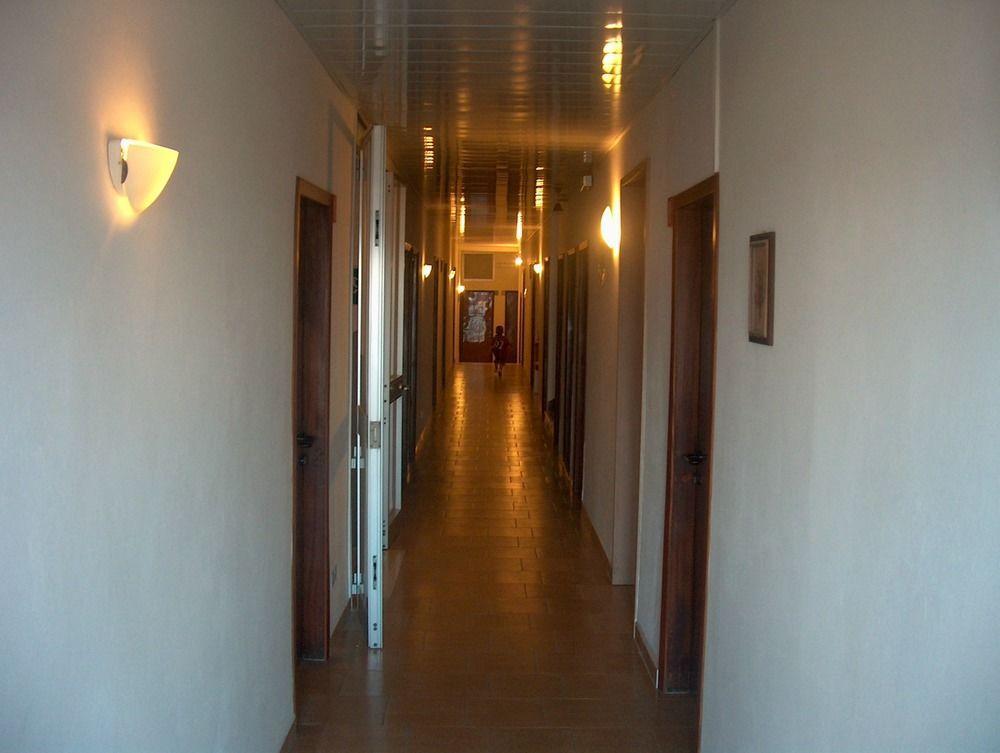 Hotel Trevi Cesenatico Exteriör bild