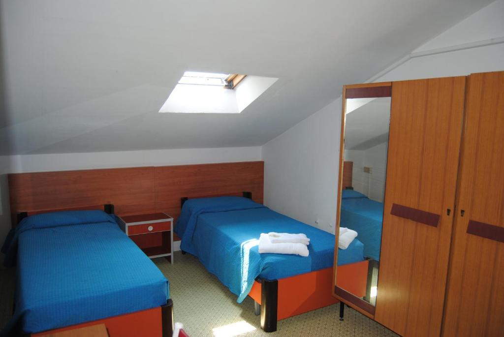 Hotel Trevi Cesenatico Rum bild