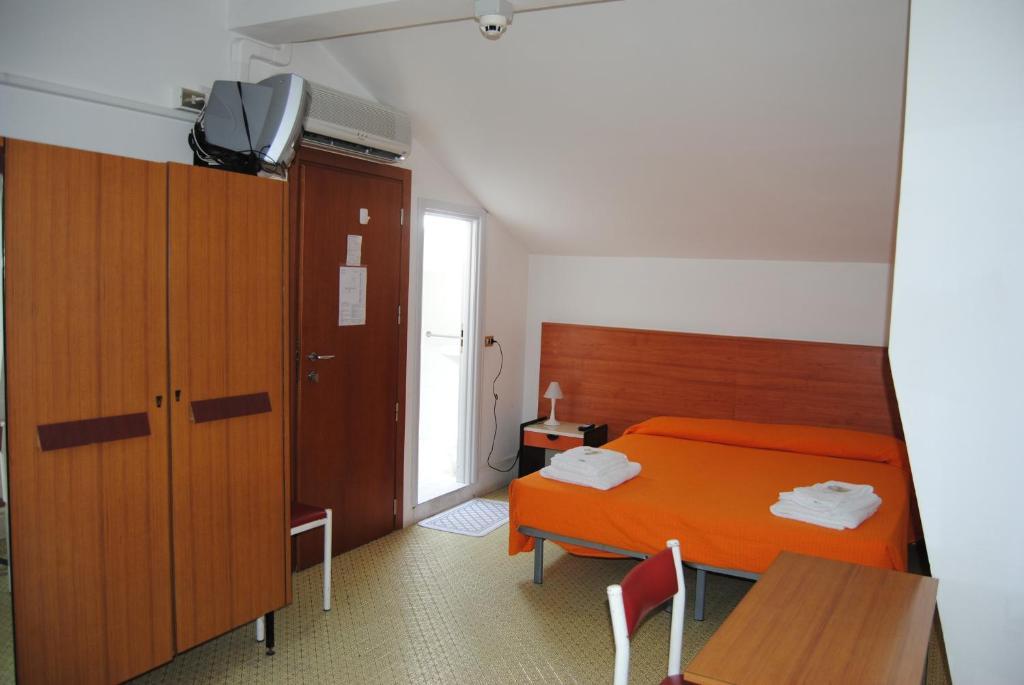 Hotel Trevi Cesenatico Rum bild