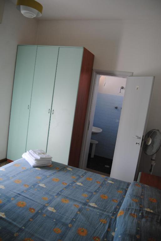 Hotel Trevi Cesenatico Rum bild