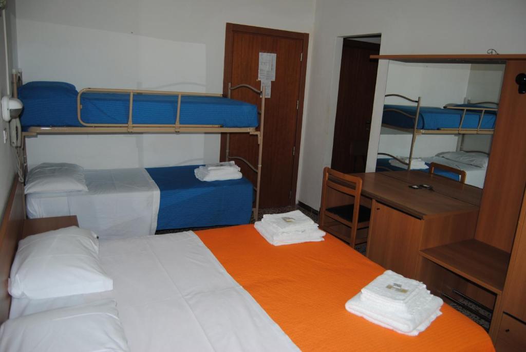 Hotel Trevi Cesenatico Rum bild