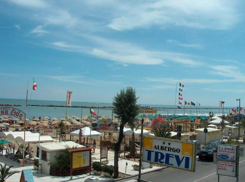 Hotel Trevi Cesenatico Exteriör bild