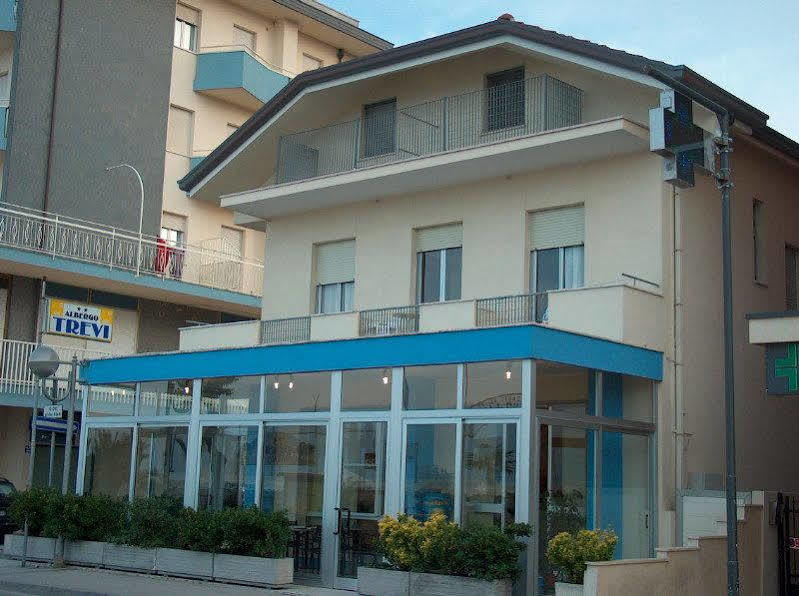 Hotel Trevi Cesenatico Exteriör bild
